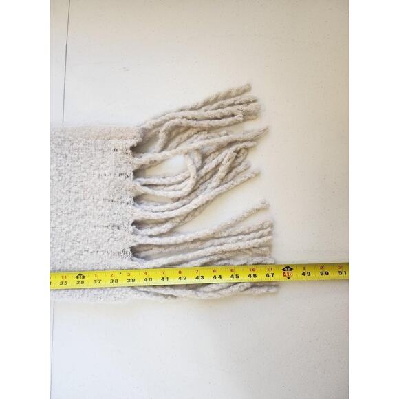 Mer Sea & Co Scarf Womens One Size Gray White Soft Boucle Fringe Wrap Shawl - Picture 6 of 8